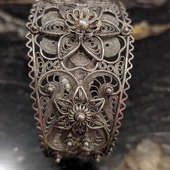 Stunning Sterling silver bangle bracelet. Vintage estate piece. - Picture 5 of 8